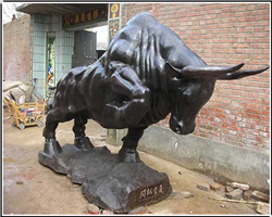 2米開(kāi)荒牛雕塑 2米開(kāi)荒牛雕塑