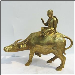 小孩騎牛圖片 小孩騎牛圖片