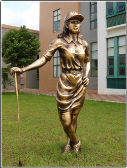西方女孩打高爾夫人物銅像 西方女孩打高爾夫人物銅像